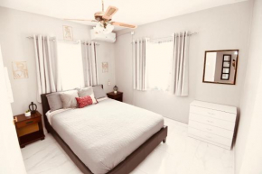 Cozy 2 bedroom Townhouse in gated community, KGN8 Newly installed solar hot water system